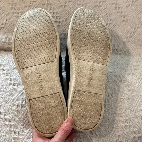 Vionic effortless women’s Black Slip-On Loafers with White Sole - Picture 5 of 7